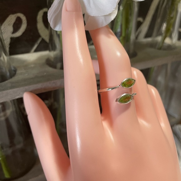 New Gorgeous 925 Silver Natural Peridot Ring - Picture 5 of 8